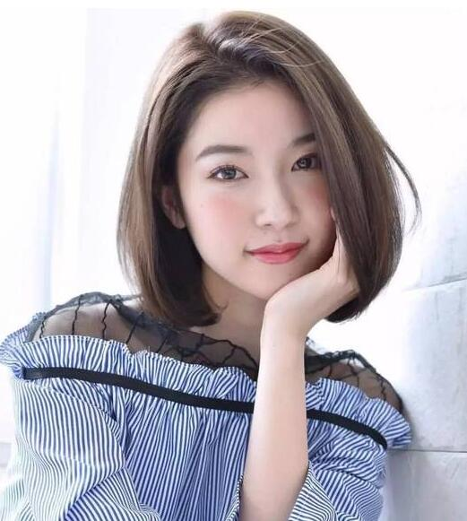 适合圆脸女孩的短发，谁剪显谁脸小