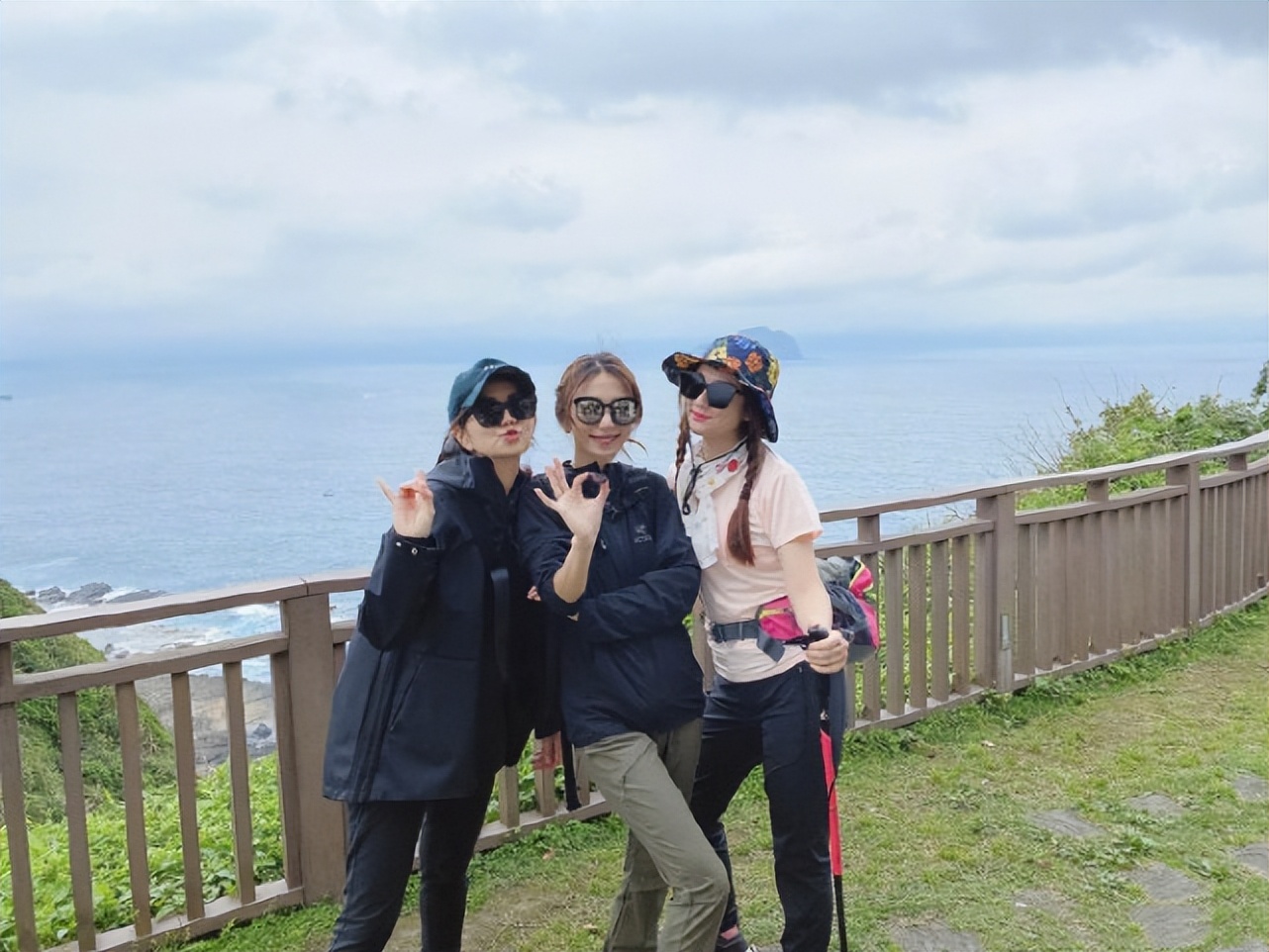 田馥甄39岁生日SHE合体庆祝，三姐妹久违同框，冻龄颜值抢镜