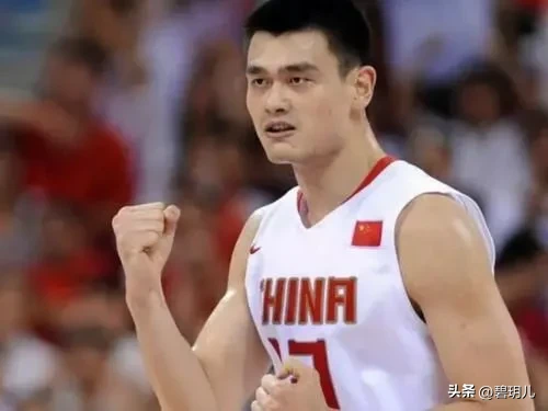 篮球明星姚明，也太不容易了！姚明今年42岁，身高226㎝，人到中年的他