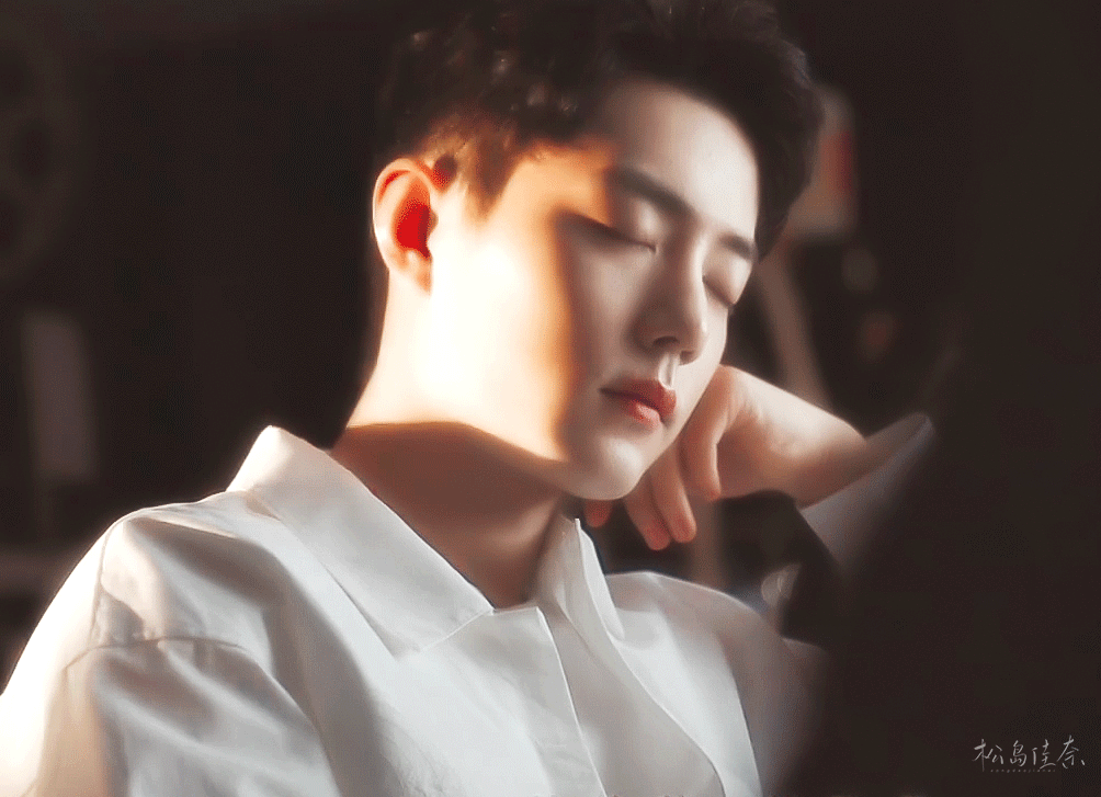 肖战他可真帅啊,帅到没边呀,这身材比例可太完美了