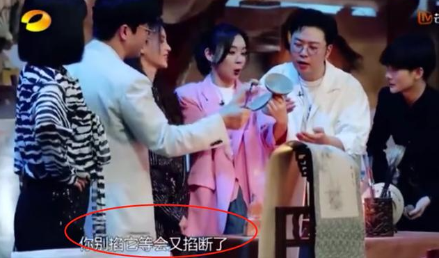 让人舔脚趾，当众凌辱学员，盘点那些令你难以想象的明星恶臭行为