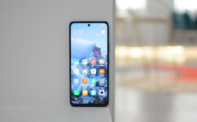 红米Note12Pro晋级新一代钉子户，E4屏下放，售价依然是亮点