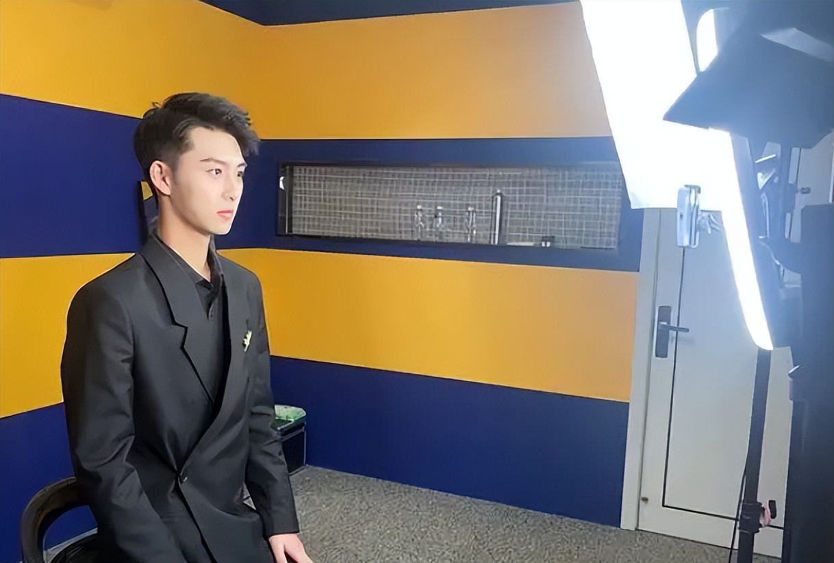 中传新校草候选人,17岁少年拿下艺考第一,气质清冷辨识度高