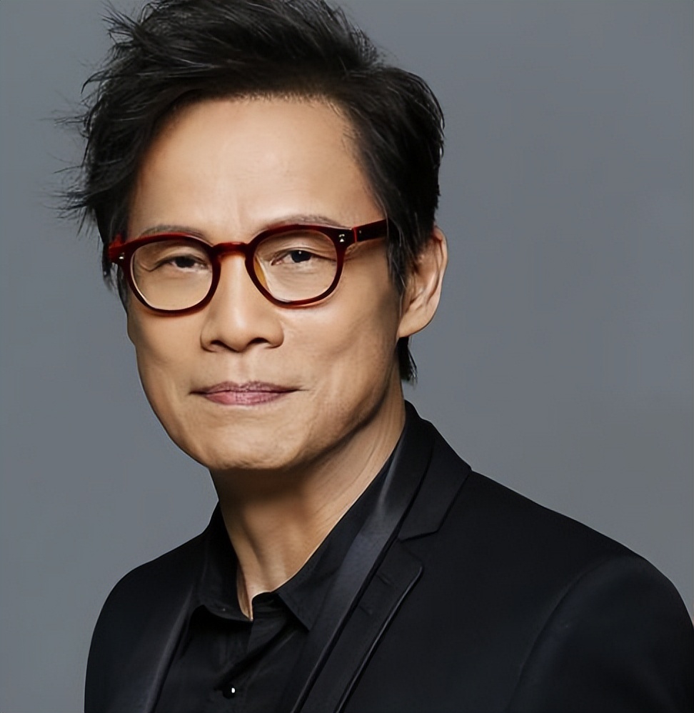 李宗盛叫他大哥，唱歌跑调公鸭嗓却被称为乐坛大佬，罗大佑凭什么