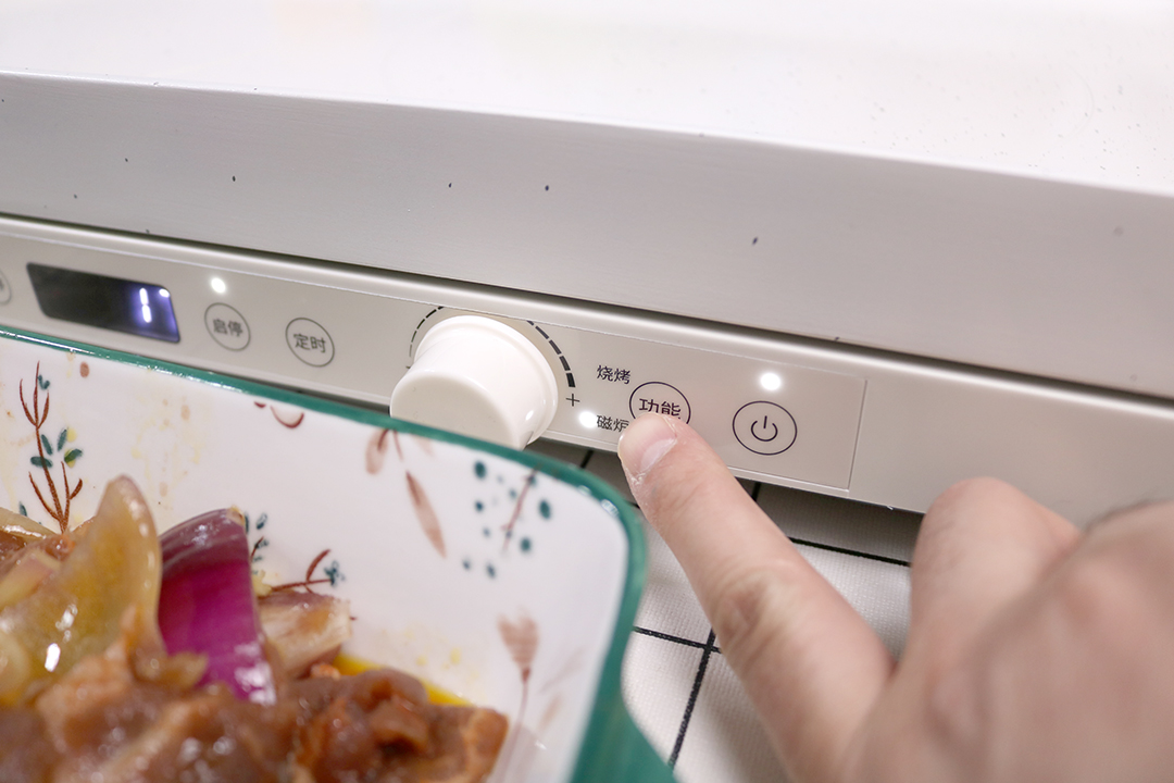 登上饭桌的移动灶台 用乐视嗨烤盘才知道在家吃烤肉到底有多香