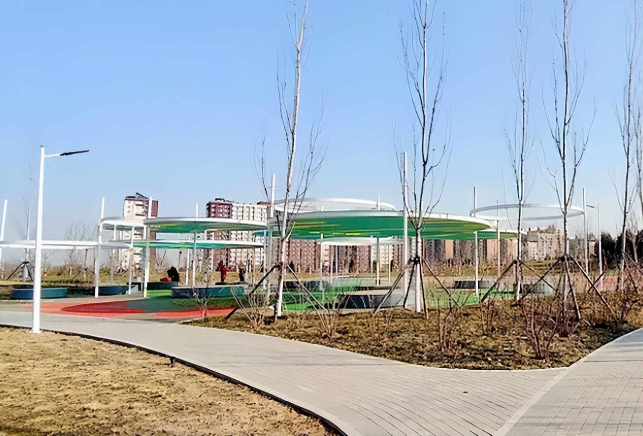 北京一在建“巨无霸”公园火了，面积约12万平方米，已初具雏形
