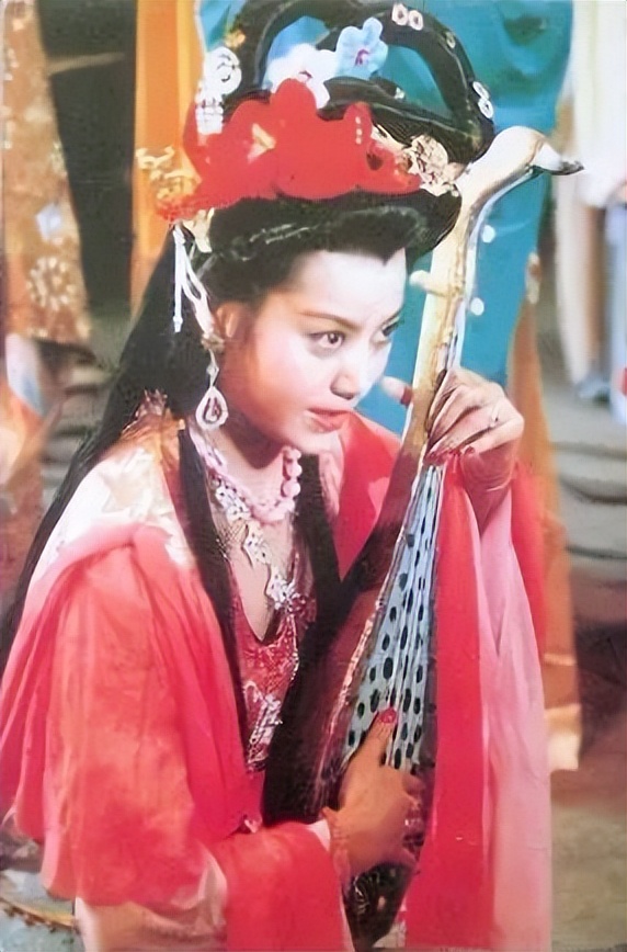 小时候真傻，《西游记》只顾看猴，好看的妖精都错过了