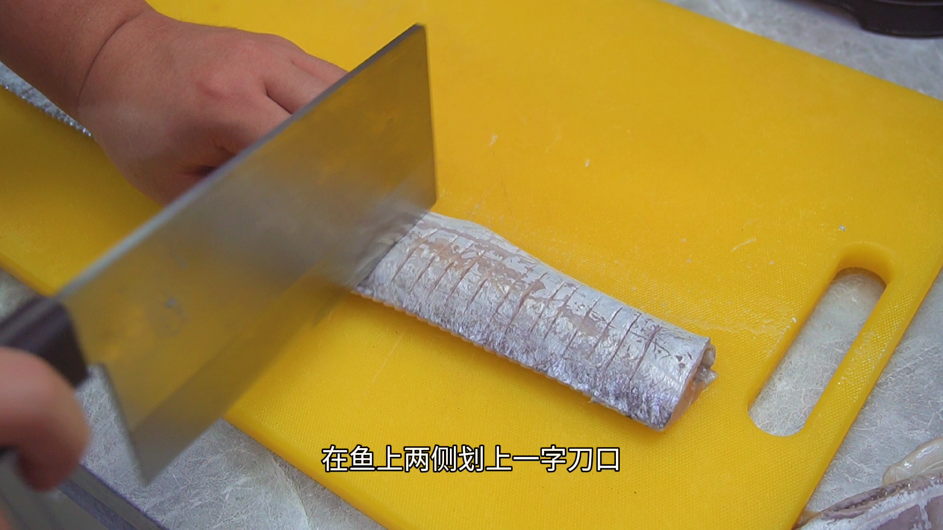 过年炸带鱼，记住“3不放”的窍门，带鱼金黄酥脆，好吃没腥味