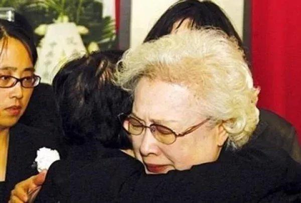 “中国最美女性”100岁秦怡：7个养生秘诀，看你能做几个