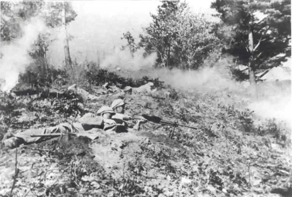 1953��7�£����Ϲ���˾�����ζ��벻����־Ը�������״γ����Լ�