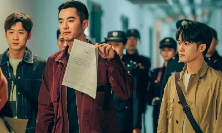 身高超过185的12位男星，个个“鹤立鸡群”，不用偷偷塞内增高