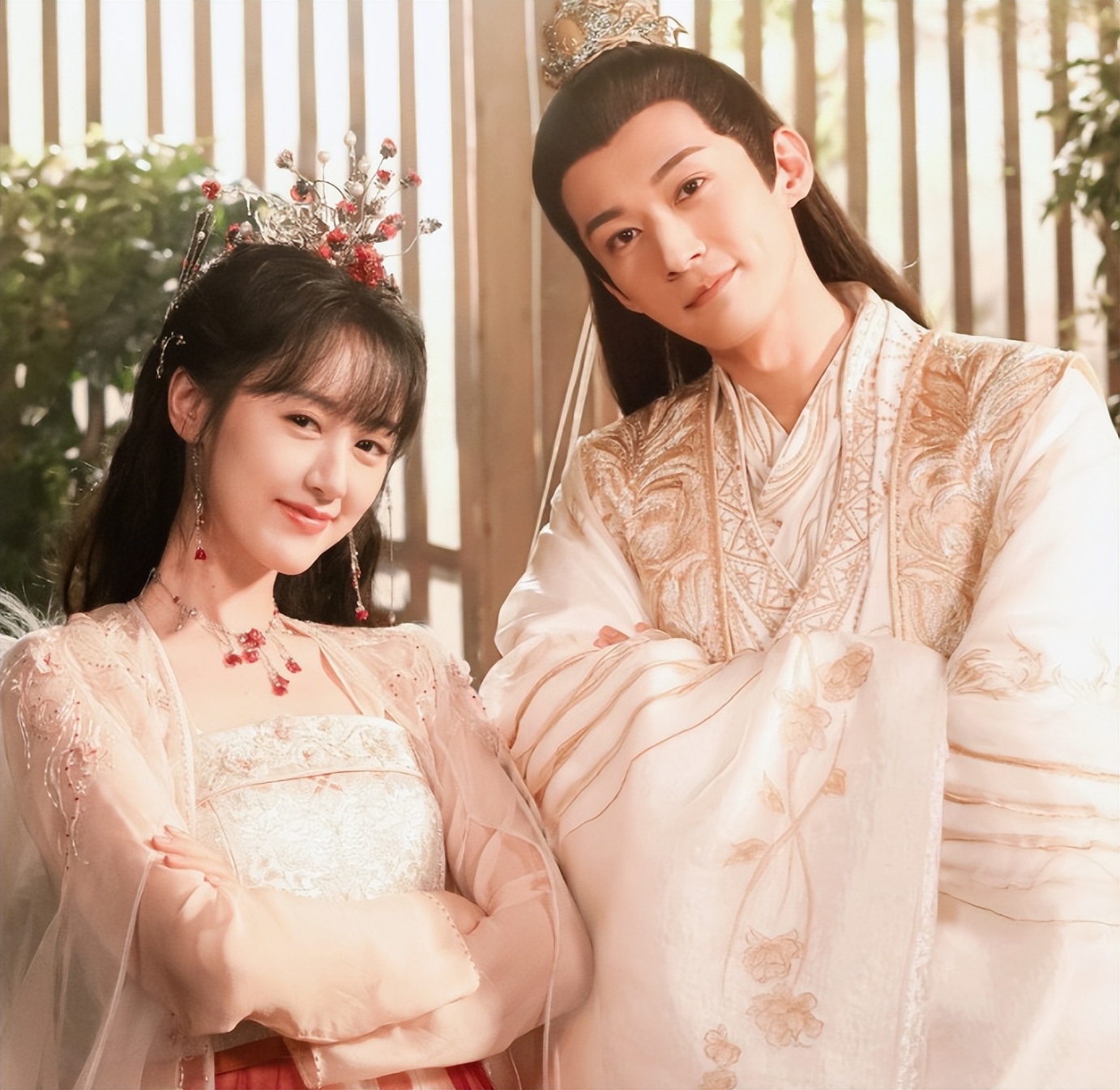 《长月烬明》原文两版结局，我宁要悲不要喜，只因强行HE多难堪