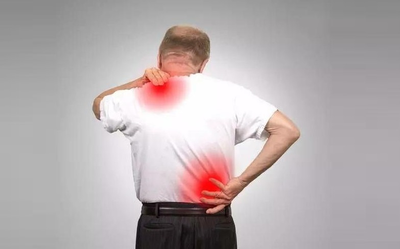 54岁女士疼痛10余年,才确定病因,还有什么病症会引起全身痛?