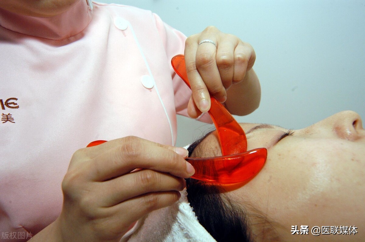 刮痧后皮肤变紫，是体内毒素多？正确刮痧要注意这3点