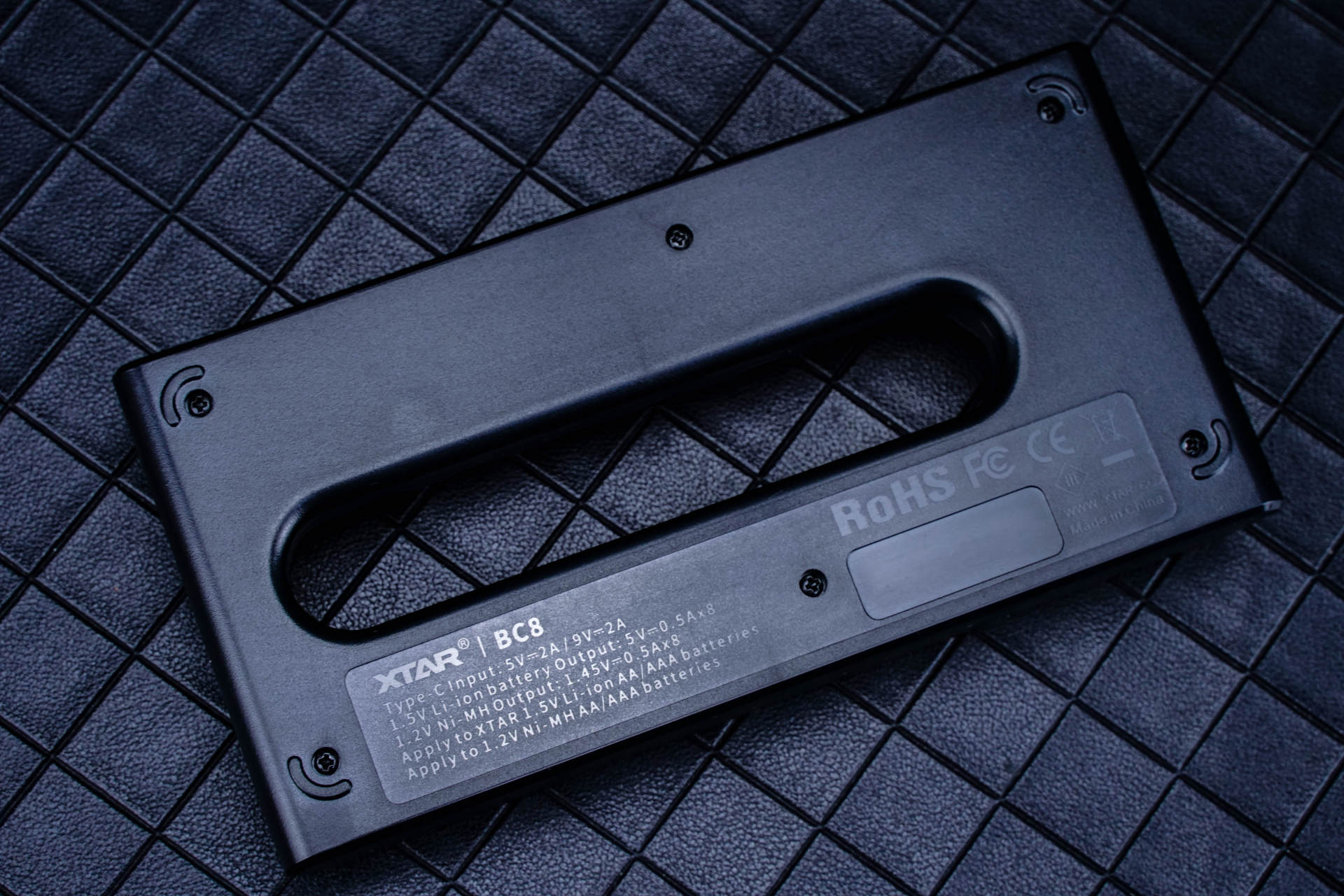 多品牌电池混充，充电快，放电强。入手爱克斯达 XTAR BC8感受