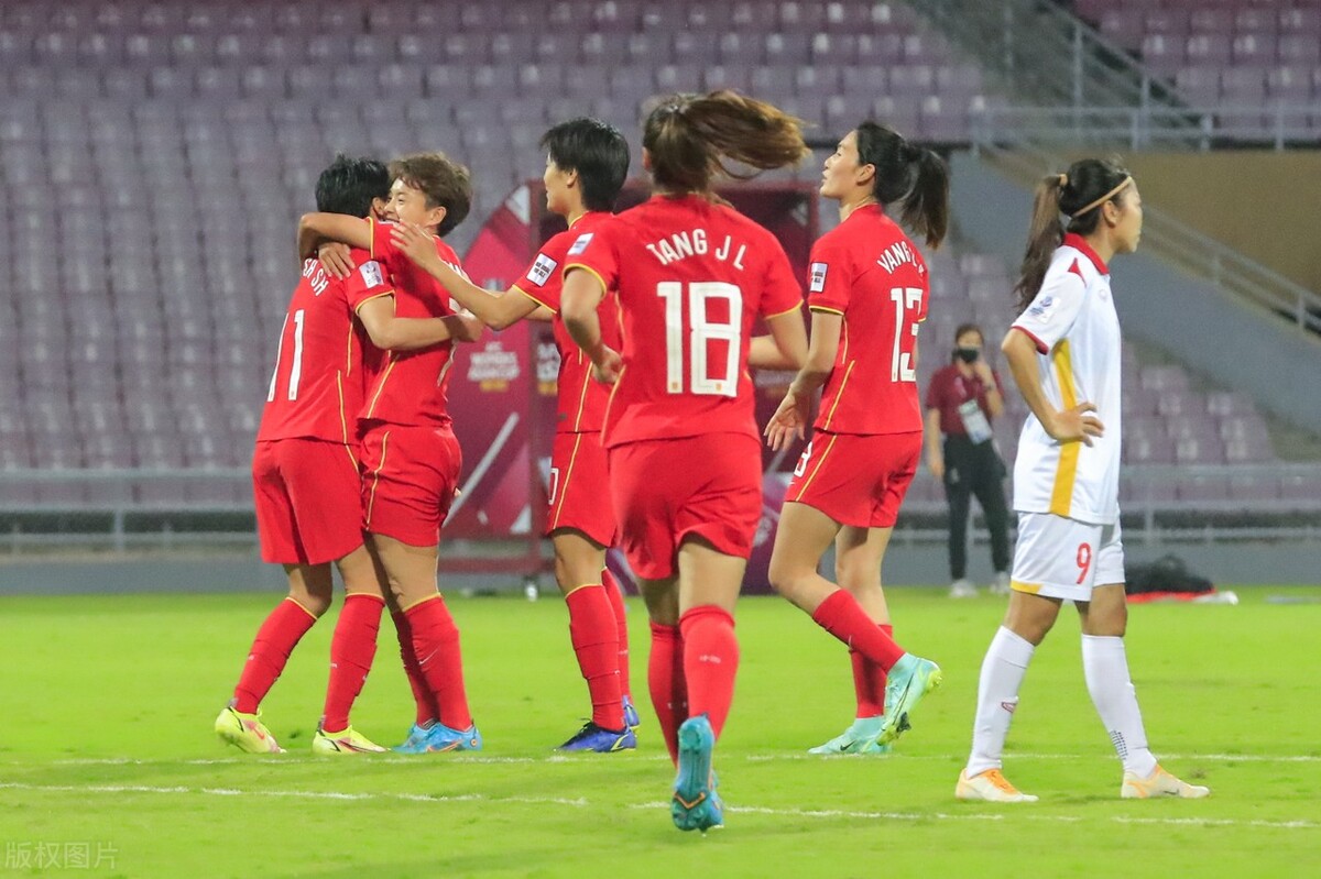 中国女足3-1越南(3-1，控球超7成造14射！中国女足逆转越南队，提前锁定世界杯名额)