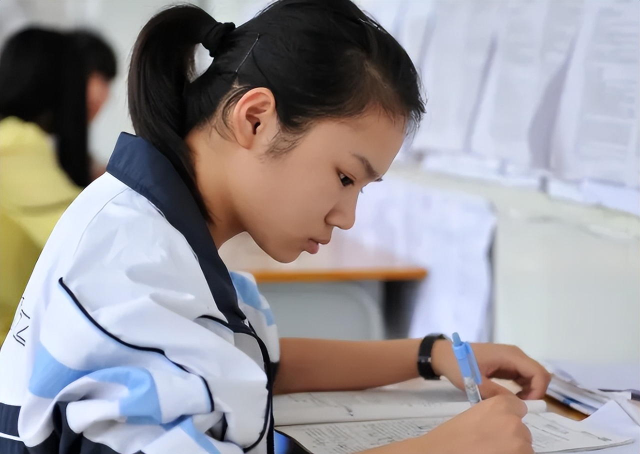 文科录取分数线高于理科，拿高分也比理科难，对文科生公平吗？