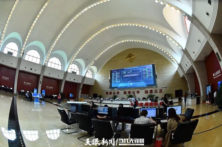 《贵州日报》刊登乾兴平文章