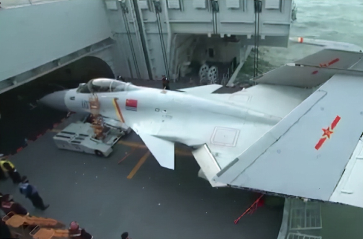 ����ֱ��˸����У������ͼ�15�ع�6��Ľ����ֲ�8��ǰ����ź�