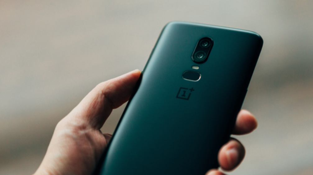 掀起热潮！印度街头排起千人长队，只为抢购中国产手机