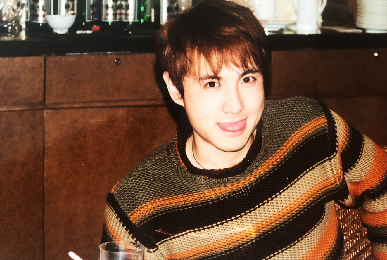 年轻时比小鲜肉还帅的演员，沈腾完全长歪了，雷佳音没有胡茬真帅