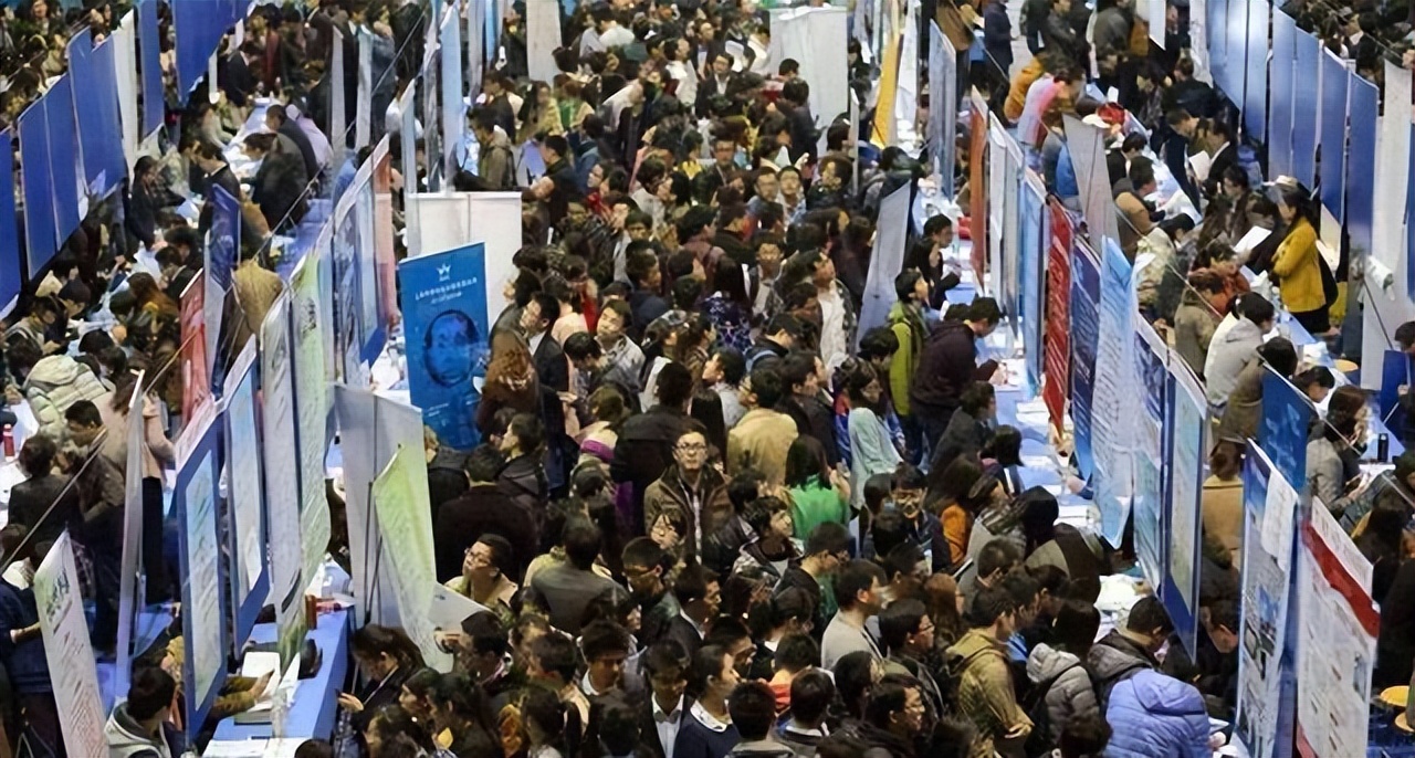 北大教授坦言：未来十年，有3类职业可能被市场淘汰，考生要慎选