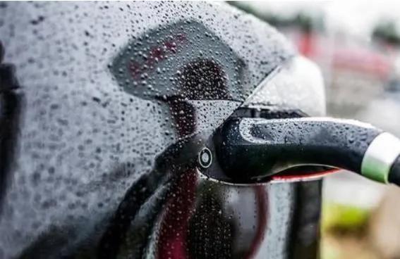 雨季来了，新能源车能涉水吗？