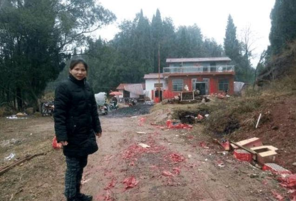 人大学霸伍继红：失业、嫁光棍、生6娃、成低保户，谁毁了她？