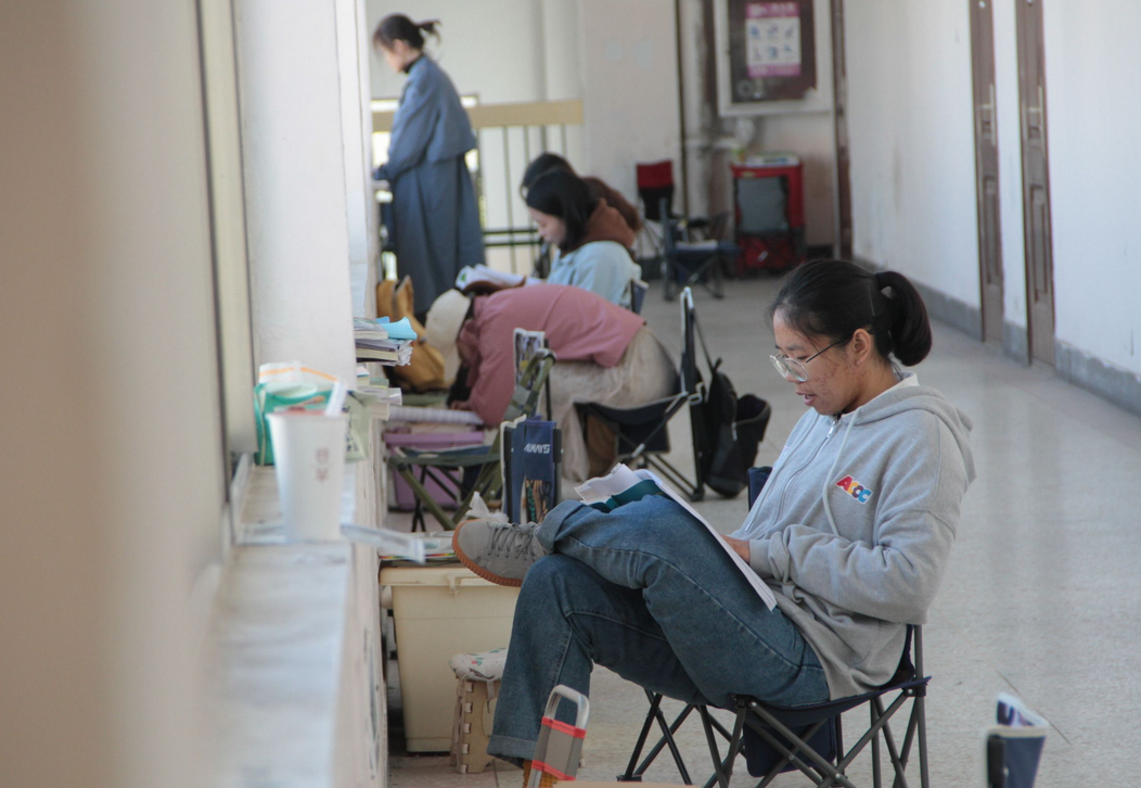 多地高校发布通知，考研党迎来新挑战，“学费”成压在心头的大石