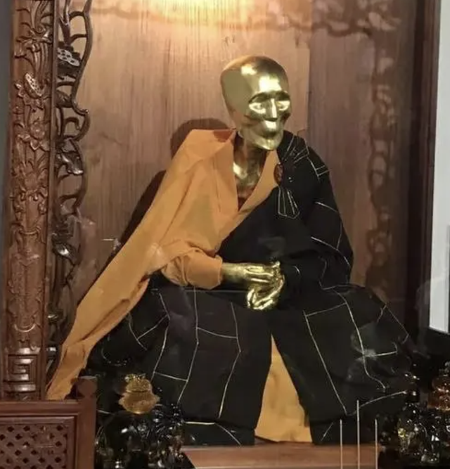 仁义大师84岁圆寂后坐缸三年,终修成正果,尸体无损却无女性特征
