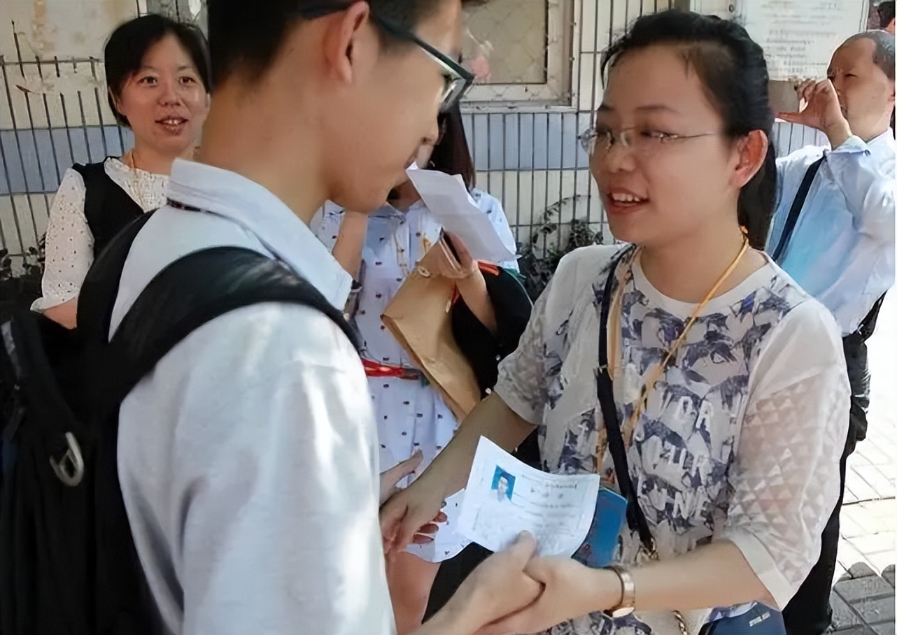 中考和高考当天，家长有必要“全程陪考”吗？资深班主任这样说