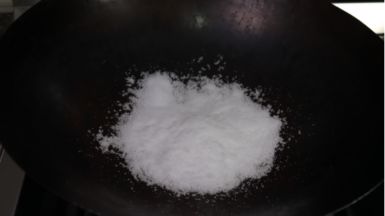新買的鐵鍋別馬上使用，教你正確開鍋方法，久用不粘鍋也不生銹
