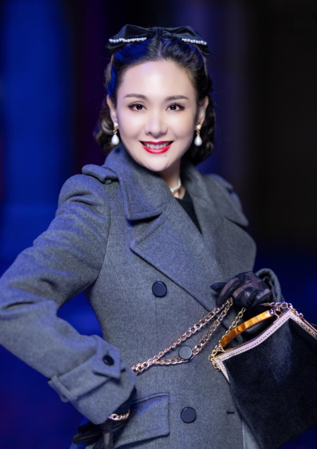 程莉莎晒合照为郭晓冬庆生，儿子带老爸去游乐园，生日礼物有新意