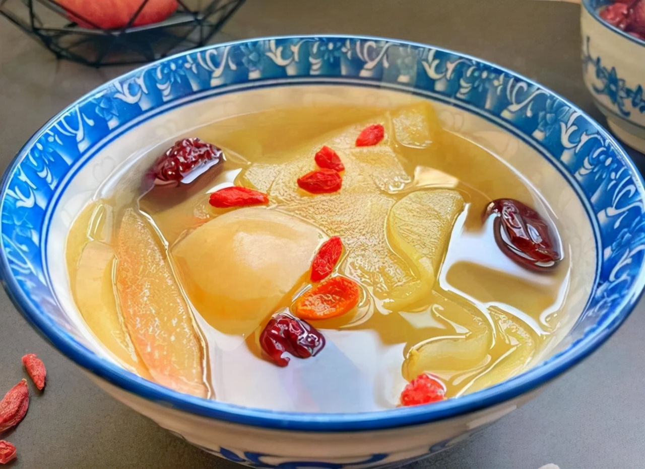 每天吃一个煮熟的苹果，坚持几天，“3个甜头”或会悄然而至