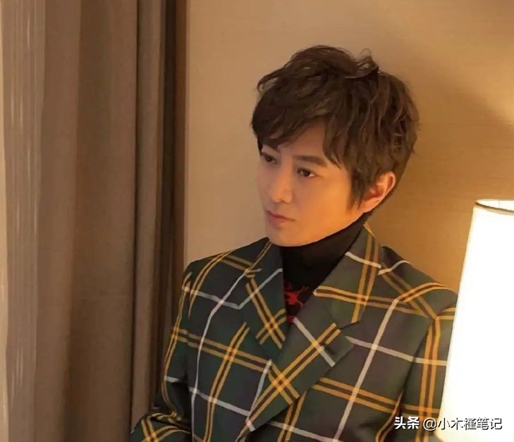 《哥哥2》路透照曝光，吴卓羲温兆伦热聊，林峯坐后面表情淡定