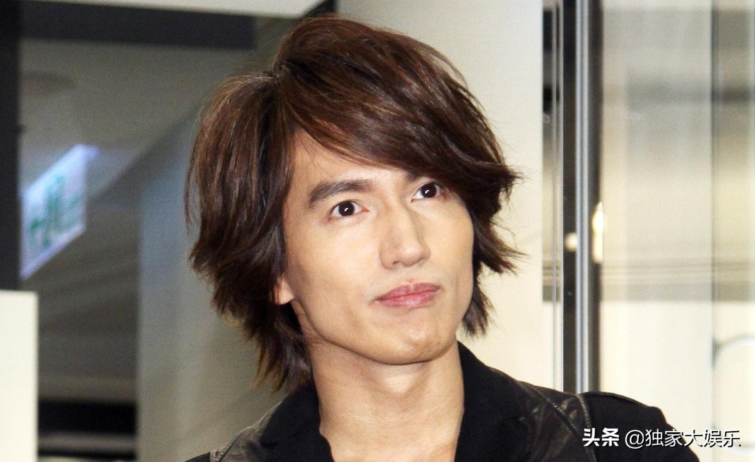 留长发却不娘的5位男明星，个个五官硬朗，野性又帅气