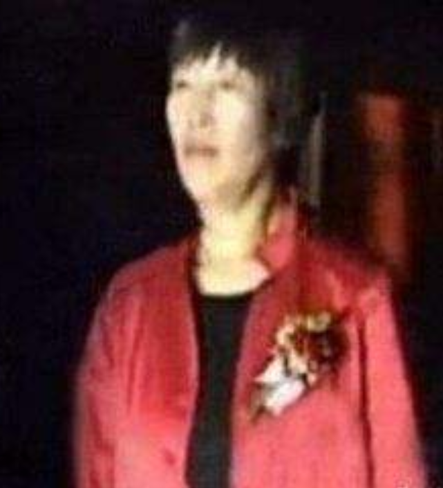 同是赵本山的种，把前妻女儿和后妻女儿一对比，差距一目了然