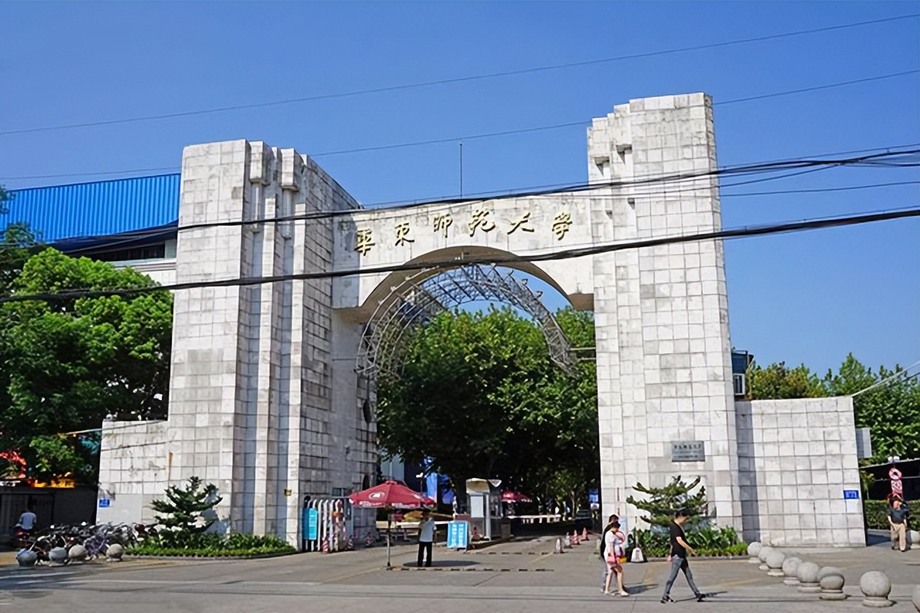 为给留学生庆生，违背疫情防控初衷，华东师大教师将母校送上热搜