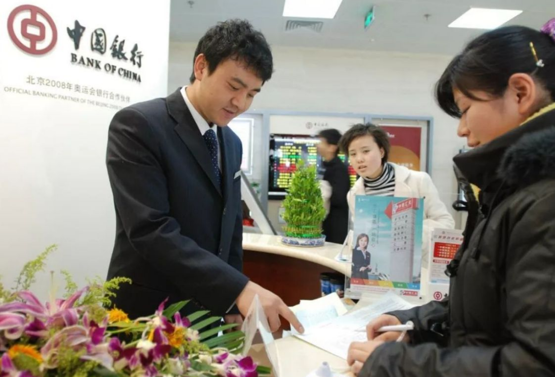 4家银行倒闭，23家银行合并后，存款怎么办？储户该有所了解