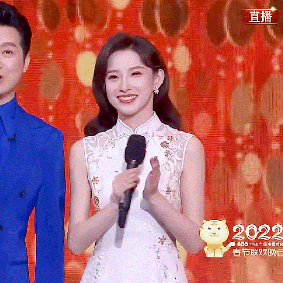 马凡舒：大一时期首登春晚，28岁凭春晚主持人成功出圈