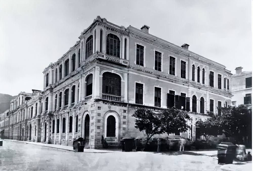 1987年，蒋经国看完邓小平送给的礼，红了眼眶：共产党的情我领了