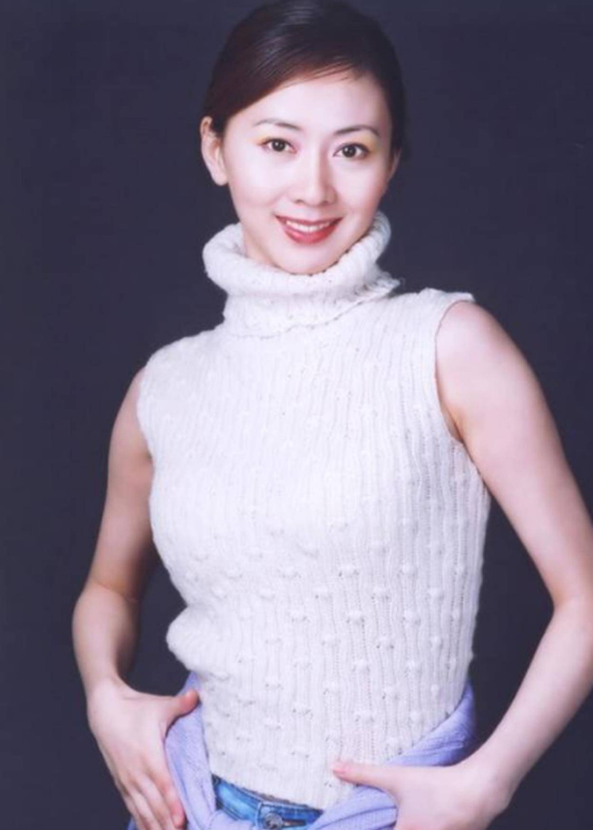 777中国美女大胆裸体艺术(汤加丽：因“人体模特”和丈夫离婚，被父亲冷战，今46岁孤身一人)