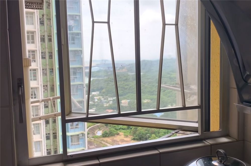 夫妻俩香港“郊区”39㎡小家：房子老旧却收拾得很整洁，乱中有序