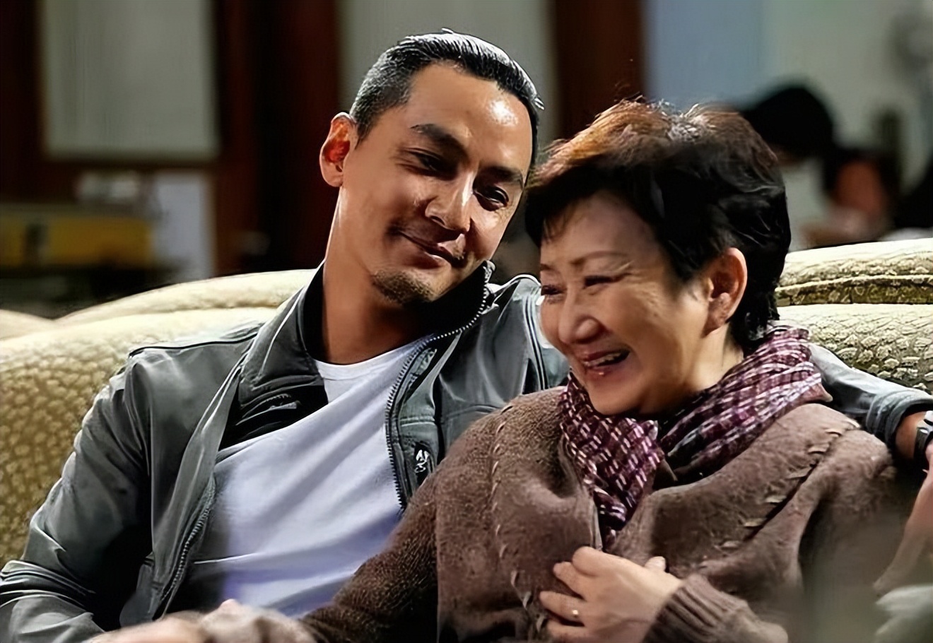 吴彦祖发文晒照悼念曾江，称其是第一个银幕父亲，曾多次扮演父子