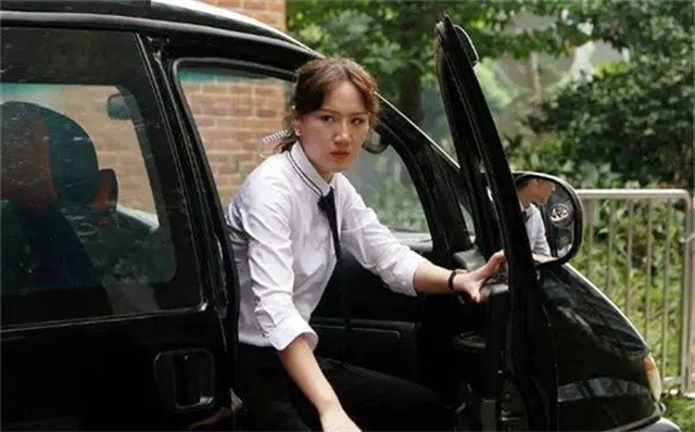 美女保镖吸引29万粉丝，年薪36万，富商老板一次小费超一个月工资