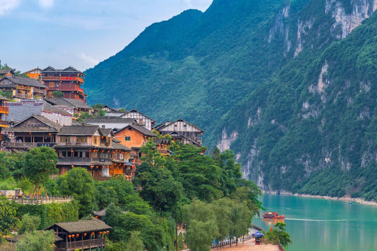 金佛山公園:位於重慶市北碚區金佛山路,是一座集文化,旅遊,休閒,觀光