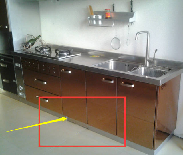 总之,购买橱柜时不应该只看价格,而是要从材质,工艺,设计,售后服务等