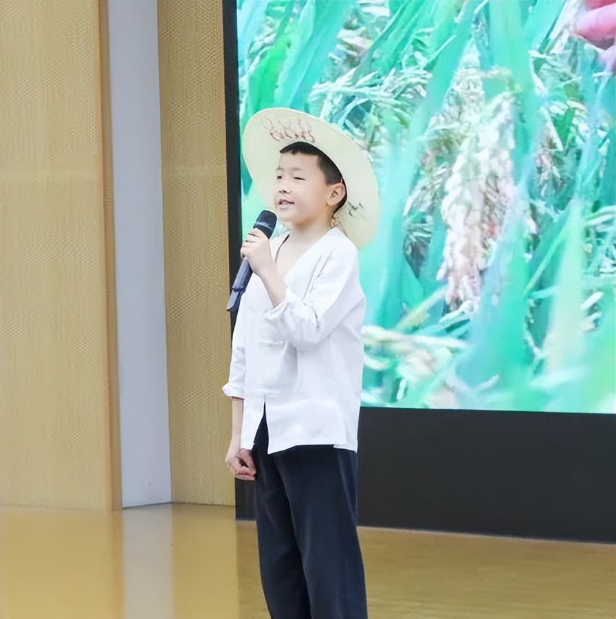 黄甲小学开展“人人参与科技节，我的科技节我做主”科技节活动