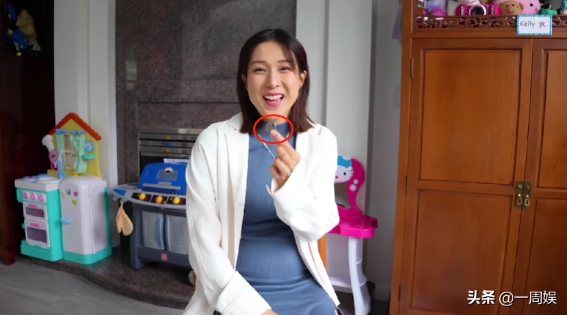 钟嘉欣三胎孕肚越来越大，抛硬币测试宝宝性别，内心想法曝光