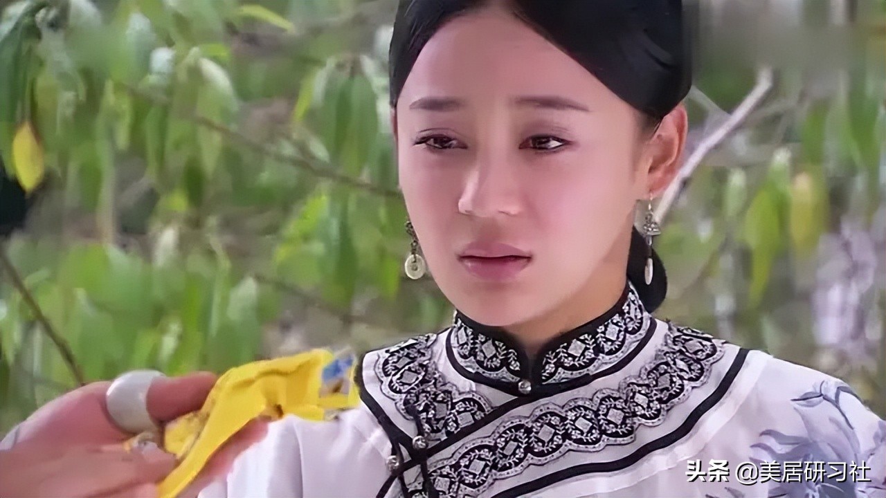 35岁袁姗姗晒出独居生活照，全屋比较凌乱，网友却说：很有烟火味